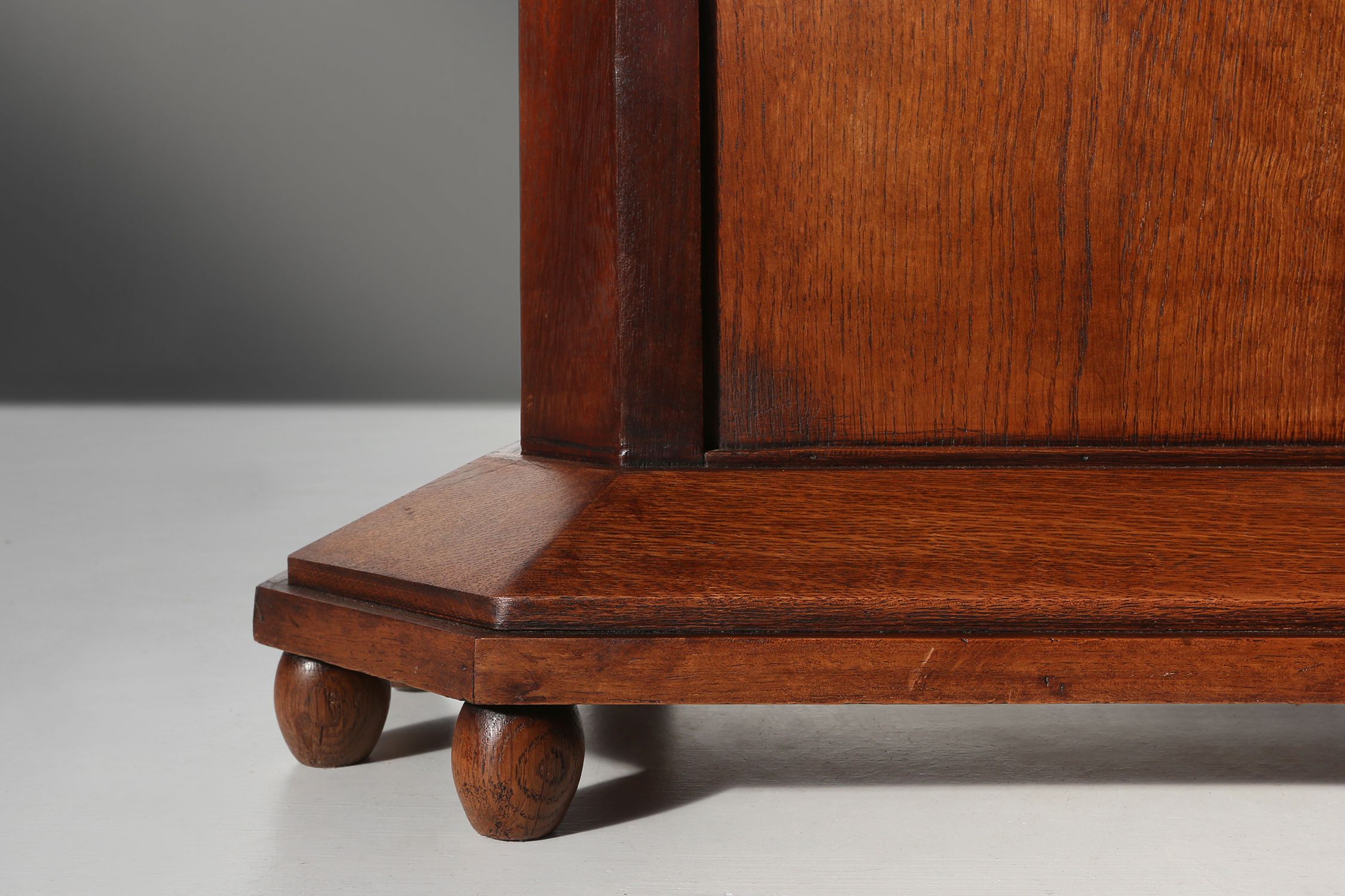 Art Deco side table 1920thumbnail